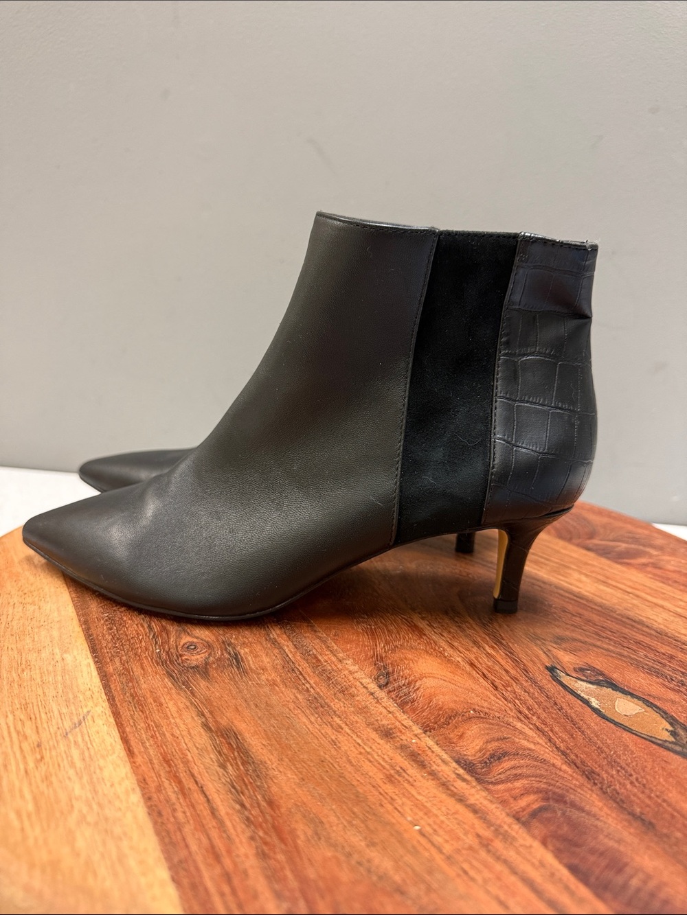 White House‎ Black Market Black Pointed Leather Ankle Booties sz 6